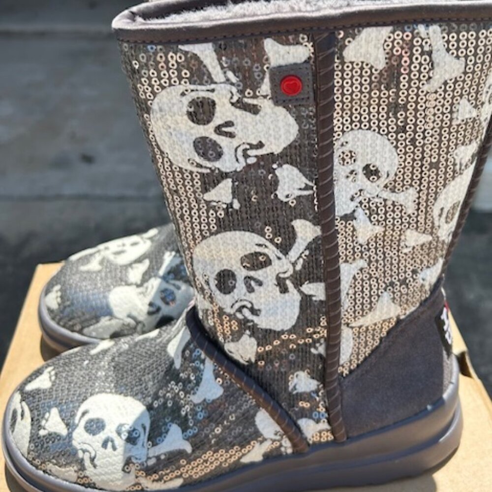 UGG SEQUIN SKULL BOOTS SIZE 6